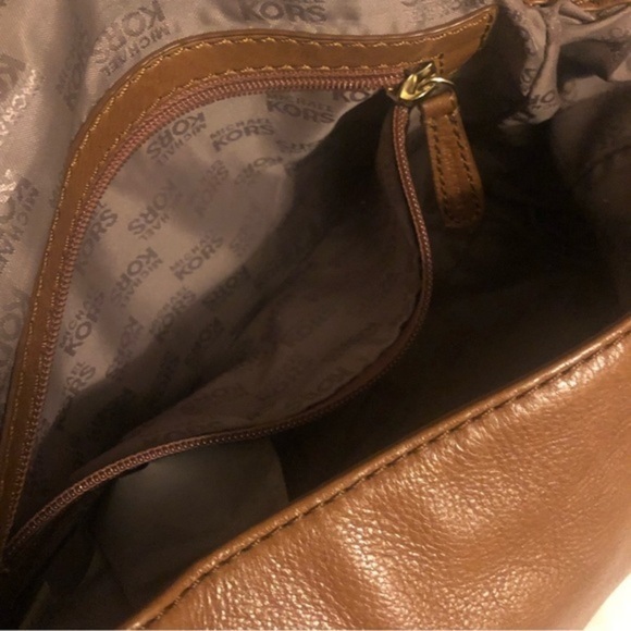MICHAEL KORS BROWN TAN SHOULDER BAG - Picture 9 of 14